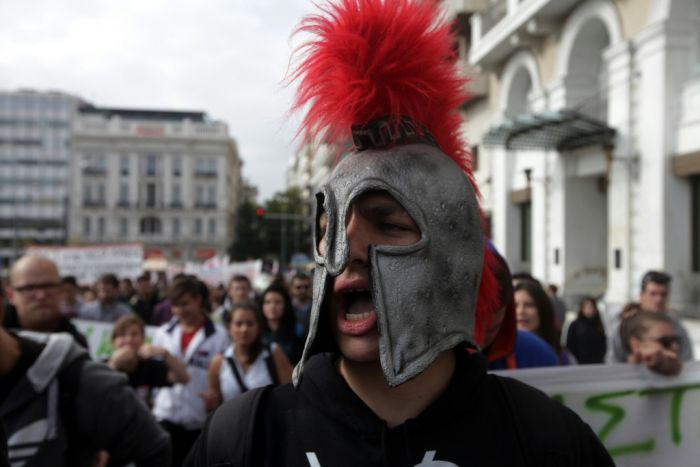 Schüler- und Hafenarbeiter gehen in Griechenland auf die Barrikaden