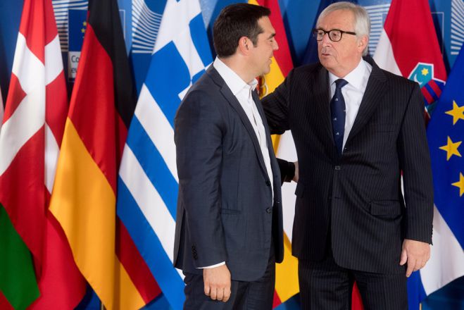 Ministerpräsident Alexis Tsipras (l.) mit EU-Kommissionspräsident Jean-Claude Juncker im Rahmen des informellen Arbeitstreffens zum Thema Migration und Asyl am Sonntag in Brüssel. 