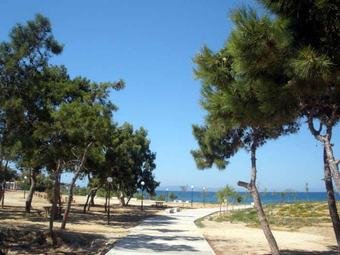 Unser Foto (© GZ) zeigt den Strand von Agios Kosmas.