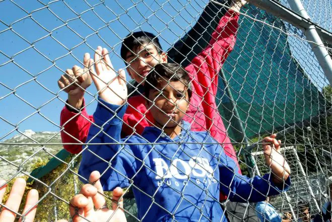 Unser Archivfoto (© Eurokinissi) zeigt Flüchtlinge auf der Insel Samos.