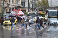 Warme Temperaturen und Gewitter über Griechenland