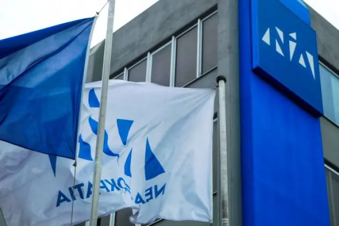 Unser Archivfoto (© Eurokinissi) entstand vor den Büros der Regierungspartei Nea Dimokratia in Athen.