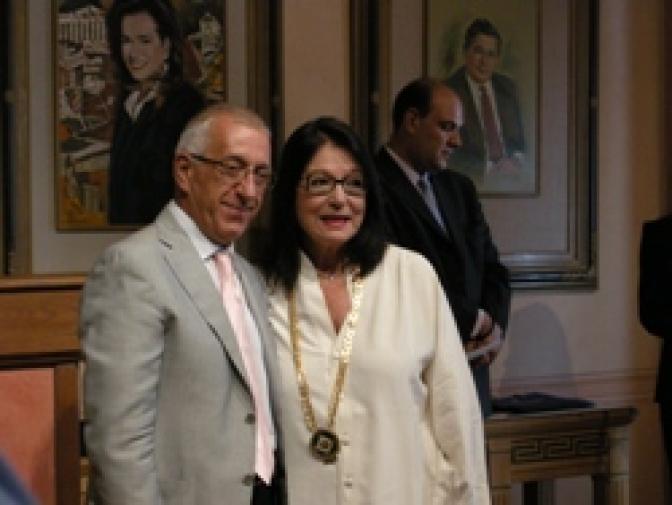 Nana Mouskouri erhält höchste Ehrung der Stadt Athen