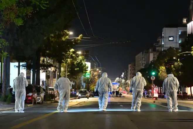 Unsere Fotos (© Eurokinissi) entstanden am Freitag (11.4.) vor den zentralen Büros der Griechischen Bahn.