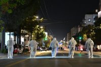 Unsere Fotos (© Eurokinissi) entstanden am Freitag (11.4.) vor den zentralen Büros der Griechischen Bahn.
