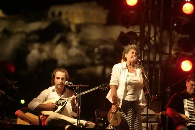 Unser Archivfoto (© Eurokinissi) zeigt ein Rembetiko-Konzert im Rahmen der Olympischen Spiele 2004. 