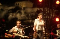 Unser Archivfoto (© Eurokinissi) zeigt ein Rembetiko-Konzert im Rahmen der Olympischen Spiele 2004. 