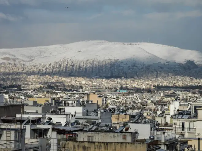 Foto (© Eurokinissi): Die griechische Hauptstadt in Schnee gehüllt.