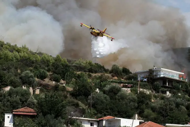 Unsere Fotos (© Eurokinissi) entstanden bei der Brandbekämpfung in der Gegend Rodina bei Zacharo.