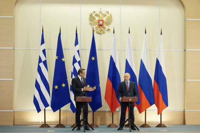 Unser Archivfoto (© Eurokinissi) entstand Anfang Dezember 2021 während eines Treffens zwischen Premierminister Kyriakos Mitsotakis (l.) und dem russischen Präsidenten Wladimir Putin.