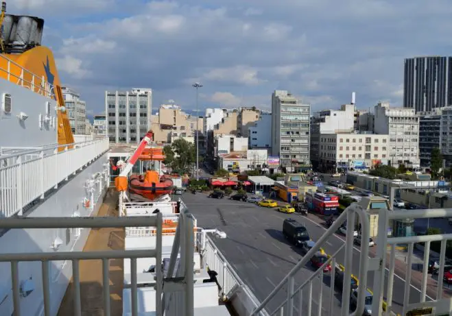 Unser Foto (© Jan Hübel / Griechenland Zeitung) entstand im Hafen von Piräus.