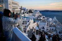 Unser Archivfoto (© Eurokinissi) entstand auf Santorini.