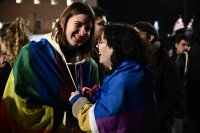 Gesetz für gleichgeschlechtliche Ehe in Griechenland verabschiedet 