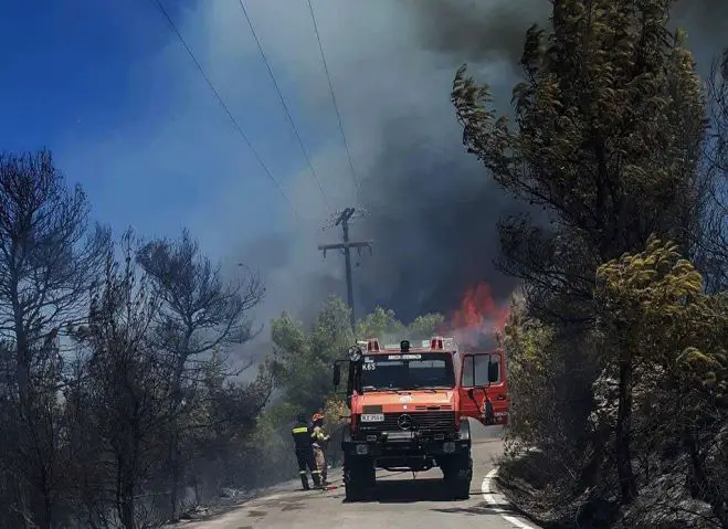 Unser Foto entstand am Dienstag bei der Brandbekämpfung auf der Insel Spetses.