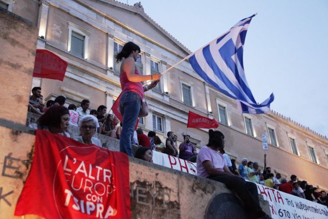 Griechen demonstrieren sowohl für als auch gegen den Euro <sup class="gz-article-featured" title="Tagesthema">TT</sup>