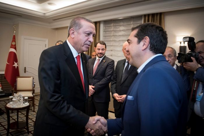 Unser Archivfoto (© Eurokinissi) zeigt eine Begegnung von Ministerpräsident Alexis Tsipras (r.) mit dem türkischen Staatspräsidenten Recep Tayyip Erdogan am 22. September 2016 im Rahmen der UN-Vollversammlung in New York.