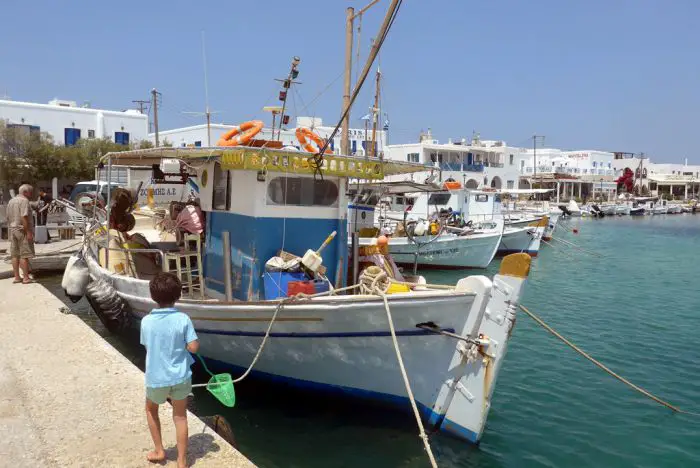 Am Hafen des schön verschlafenen Antiparos (Fotos: © ek).