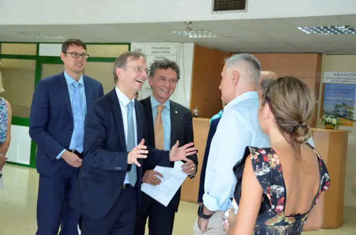 Unser Foto (© Griechenland Zeitung / Jan Hübel) zeigt Staatssekretär Thomas Rachel während eines früheren Besuches in Athen. 