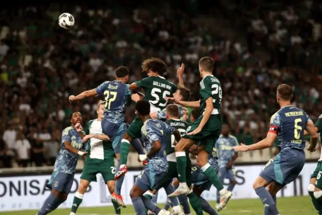 Panathinaikos in Aktion bei der Europa League Qualifikation (2024) gegen Ajax Amsterdam. Foto (© Eurokinissi)