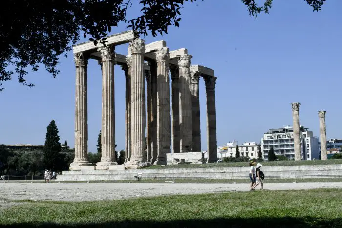 Unser Archivfoto (© Eurokinissi) zeigt den Tempel des Olympischen Zeus in Athen, der einer der größten in der gesamten griechischen Welt der Antike war. 