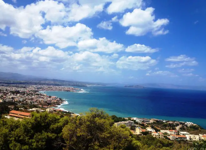 Foto (© Griechenland Zeitung / ms): Panaoramablick über Chania auf Kreta vom Profitis Ilias aus.