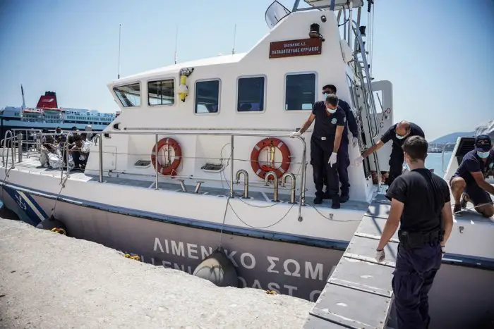 Unser Archivfoto (© Eurokinissi) entstand während einer Rettungsaktion der Küstenwache auf der Insel Lesbos.