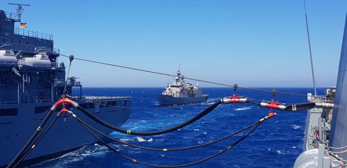 Unser Foto (© Eurokinissi/GEN) zeigt Schiffe der griechischen Marine im Rahmen einer Ausbildung.