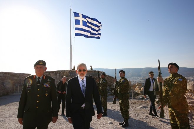 Unser Archivfoto (© Eurokinissi) zeigt Übergangsministerpräsident Ioannis Sarmas auf der Athener Akropolis.