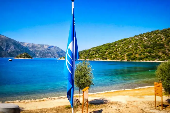 Das Gütezeichen der Blauen Flagge (© Eurokinissi).