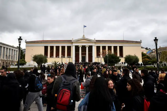 Unser Foto ist am Donnerstag (29.11.) während der Schülerdemonstration in Athen entstanden.