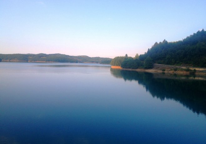 Foto (© Griechenland Zeitung / ms): Der Plastiras-Stausee.