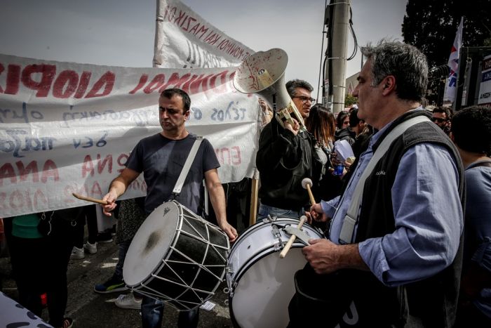 Verbeamtungen gefordert: Lehrer demonstrieren in Athen