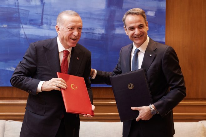 Unser Foto (© Eurokinissi) entstand im Dezember während eines Treffens zwischen Premierminister Kyriakos Mitsotakis und dem türkischen Präsidenten Recep Tayyip Erdogan.