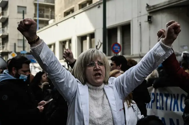 Unser Archivfoto (© Eurokinissi) entstand während einer früheren Demonstration der Krankenhausärzte.