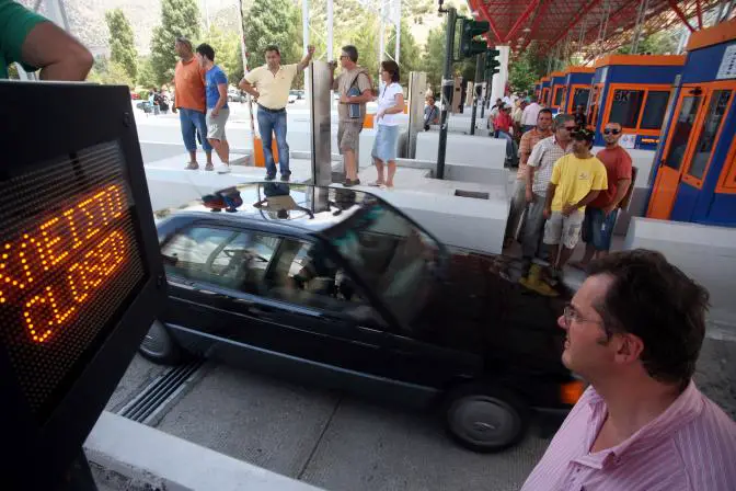 Die Front der streikenden Taxibesitzer in Griechenland bröckelt