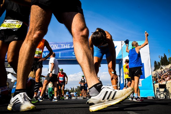 Das Archivfoto (© Eurokinissi) zeigt Teilnehmer des letztjährigen Athener Marathons.
