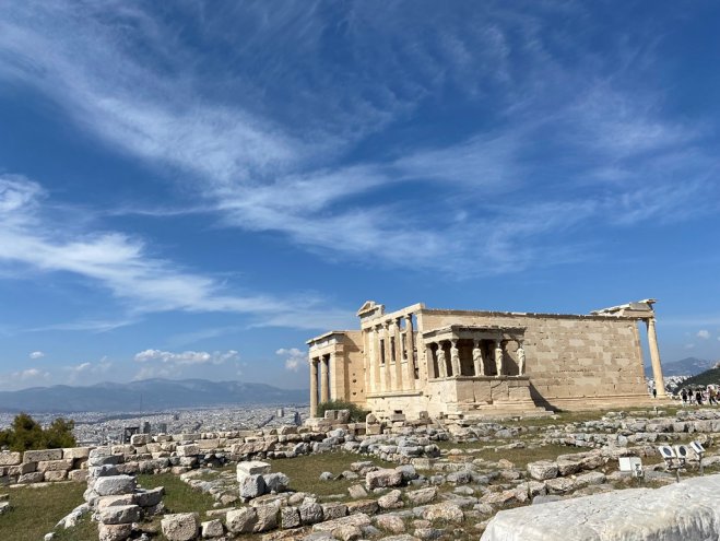 Meist freundlicher Himmel über Hellas (Griechenland Zeitung / Gina Seidensticker).
