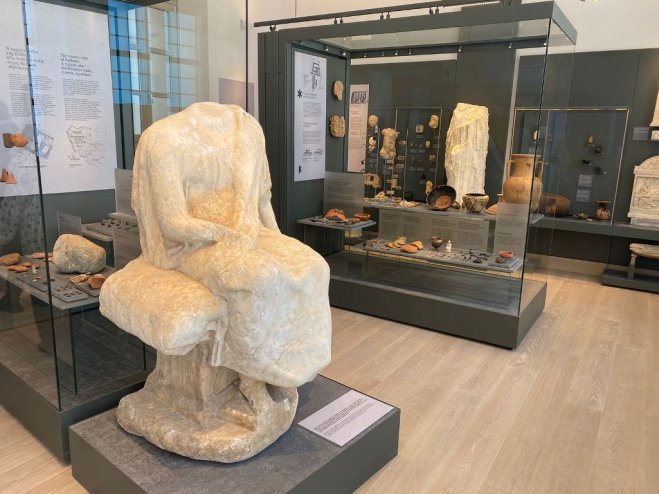 Blick in das neue Museum auf Kythnos (Quelle: YPPOA).