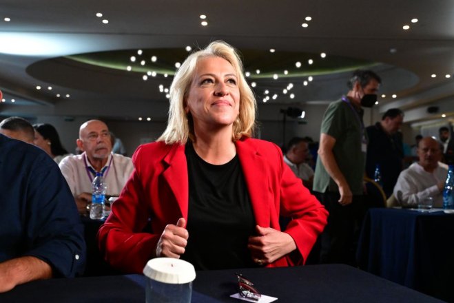 Unser Foto (© Eurokinissi) zeigt die neue SYRIZA-Chefin Rena Dourou.