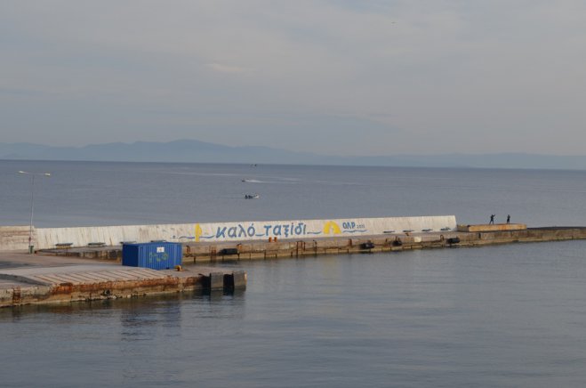 Foto (© Griechenland Zeitung / Jan Hübel): Hafen von Rafina.