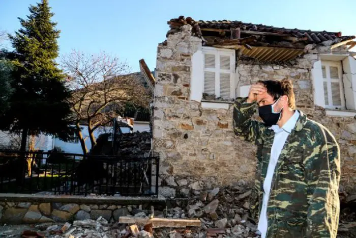Unsere Fotos (© Eurokinissi) entstanden nach dem Erdbeben in Mittelgriechenland.