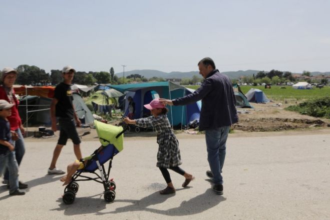 In Idomeni von Polizeiwagen verletzter Flüchtling gestorben – Polizei befürchtet neue Spannungen <sup class="gz-article-featured" title="Tagesthema">TT</sup>