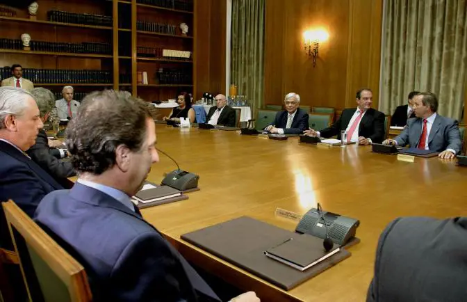 Regierungskabinett berät über illegale Müllhalden in Attika