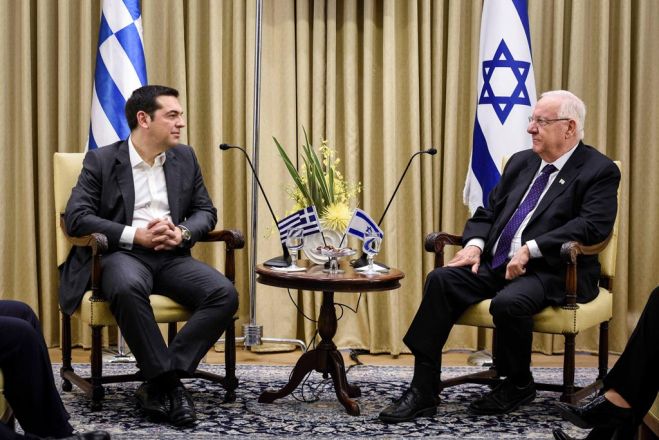 Unser Archivfoto (© Eurokinissi) entstand während eines Treffens zwischen Ministerpräsident Alexis Tsipras (l.) und dem israelischen Präsidenten Reuven Rivlin am 26. November 2015.