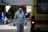 Unser Foto (© Eurokinissi) zeigt den Eingangsbereich des Athener Krankenhauses Evangelismos. 