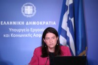 Unser Foto (© Eurokinissi) zeigt Arbeitsministerin Niki Kerameos bei der Vorstellung des neuen Arbeitsgesetzes.
