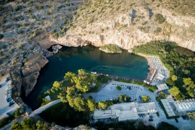 Vouliagmeni-See aus der Luft (Foto: ek/Archiv)