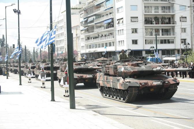 Griechenland führt bei Militärparade erneut Kampfpanzer vor