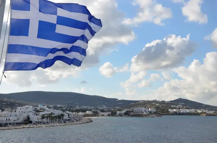 Unser Archivfoto (© Griechenland Zeitung / Jan Hübel): entstand im Hafen von Paros. 