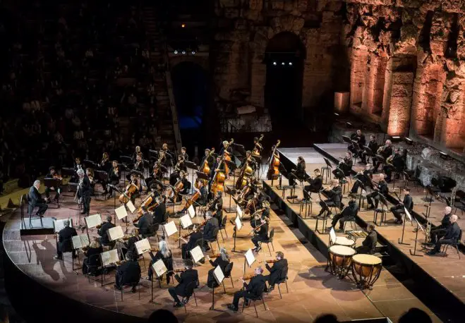 Foto (© aefestival.gr): Die Hommage findet im Herodes Atticus Theater statt.